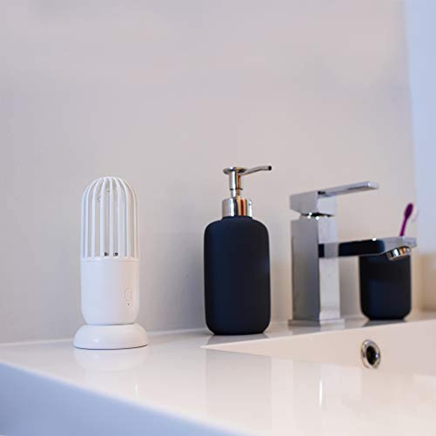 Globe Electric 5.83 in. White Disinfection Lamp 66468 - Image 7