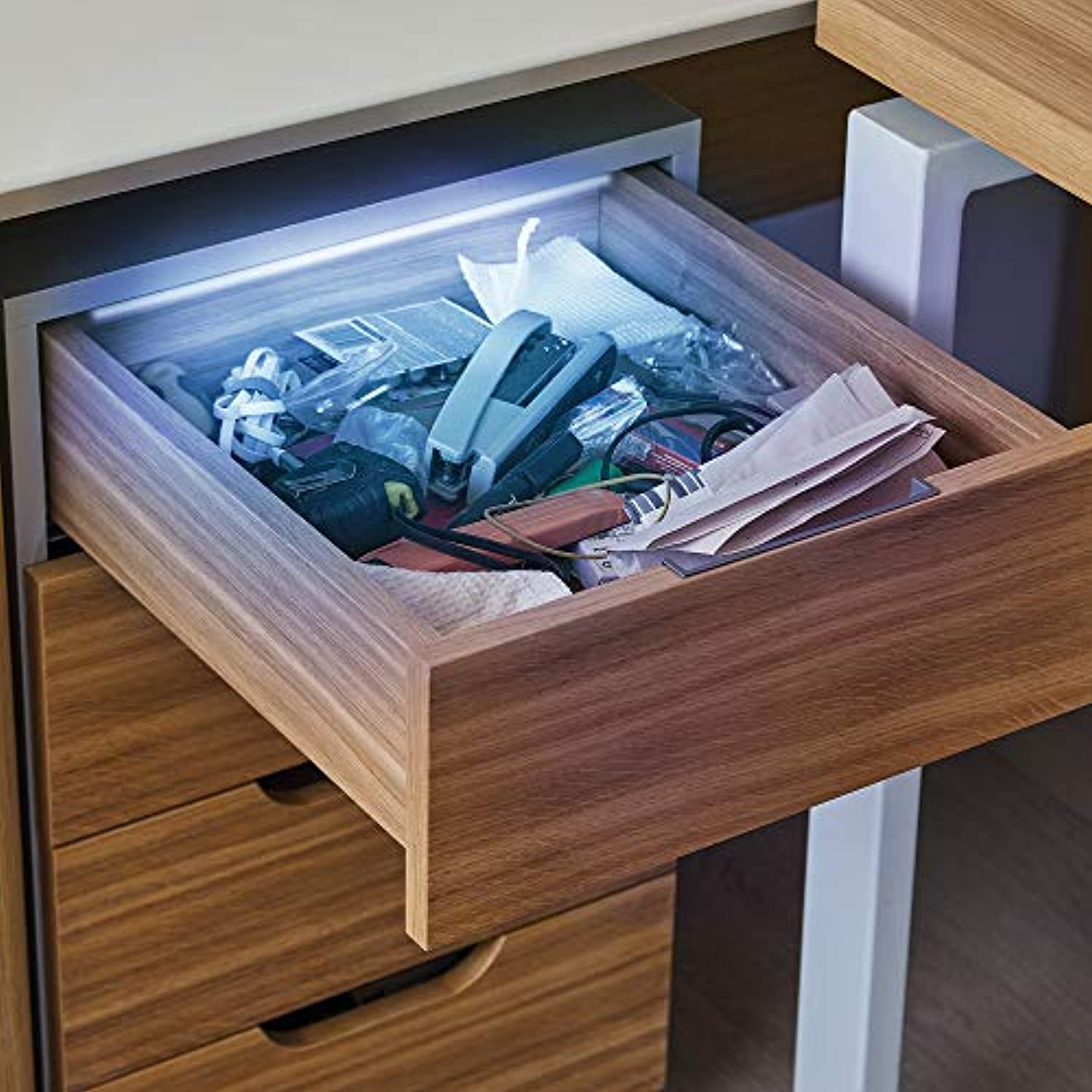 Globe Electric Disinfecting Germicidal Light 13.98 in. L White Battery Powered LED UV-C Disinfectant 26180 - Image 8